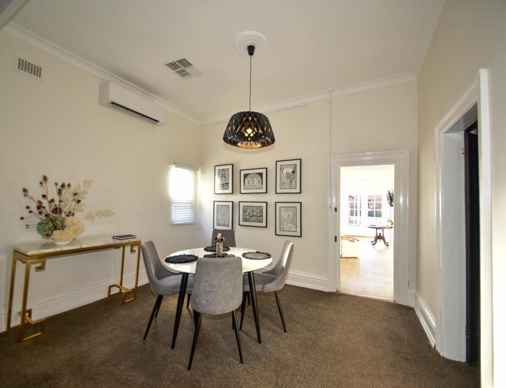 Macleay Cottage With Plunge Pool And Local Arts Dubbo Extérieur photo